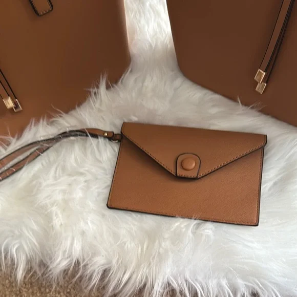 Elegant Tan Handbag Set of 3 - Picture 8 of 15